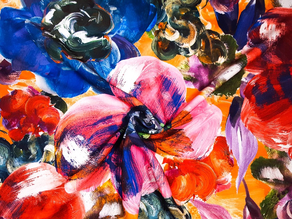 Polyesterová šatovka kvety maľované štetcom 150 cm