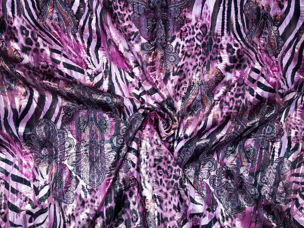 Textillux.sk - produkt Šifónová šatovka zvierací motív s ornamentom 130 cm - 2- šifón zvierací motív, fialová