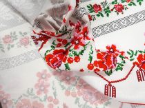 Textillux.sk - produkt Bavlnená látka Vrchársky vzor - ruže 150 cm
