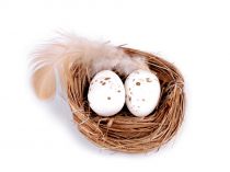 Dekorácia hniezdo s prepeličími vajíčkami a perím