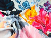 Textillux.sk - produkt Polyesterová šatovka nádhera v kvetoch 145 cm