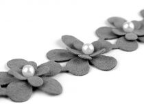 Textillux.sk - produkt Prámik kvet s perlou - imitácia brúsenej kože šírka 36 mm