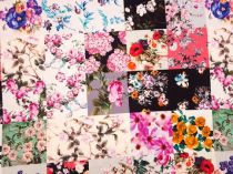 Textillux.sk - produkt Úplet pestré kvety v kocke šírka 150 cm