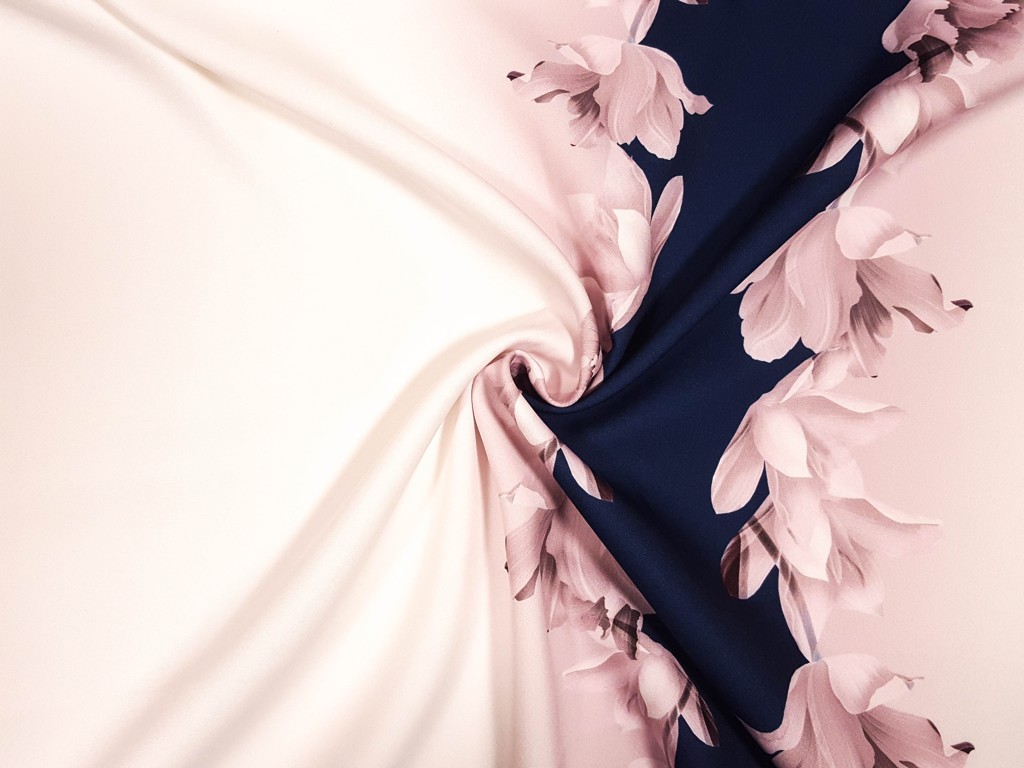 Textillux.sk - produkt Polyesterová šatovka tieňovaný kvet v bordúre 150 cm