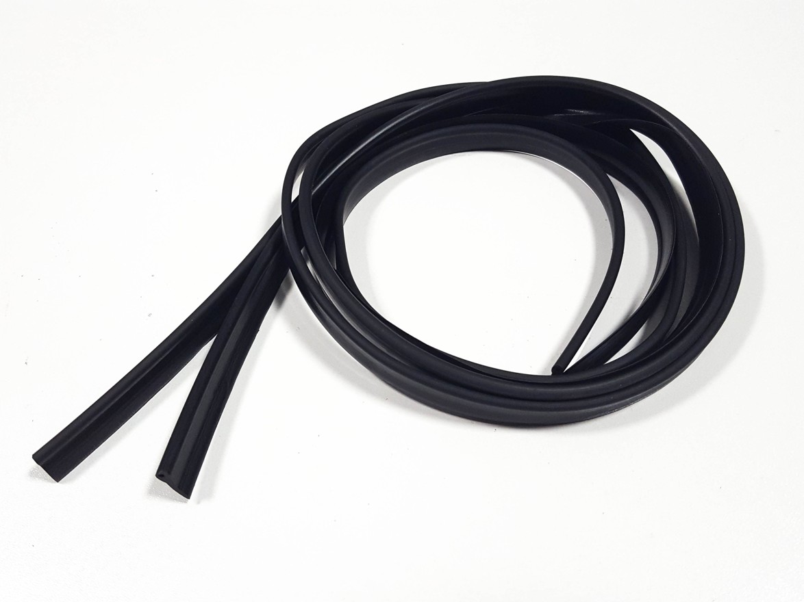 PVC výpustka / kéder / paspulka 3x10 mm