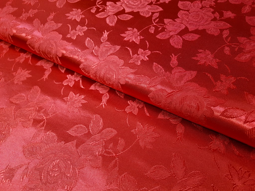 Brokát krojová ruža šírka 150 cm