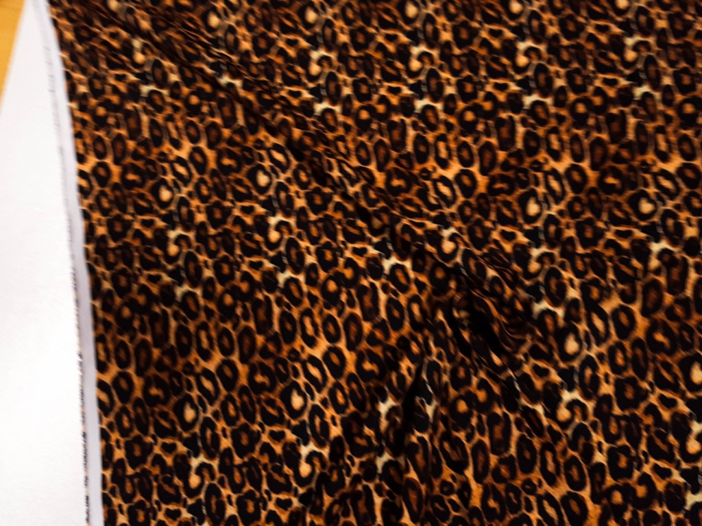 Polyesterová šatovka leopardí vzor 150 cm